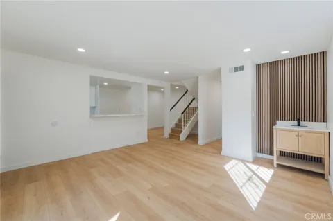 1239 W Rosecrans #31