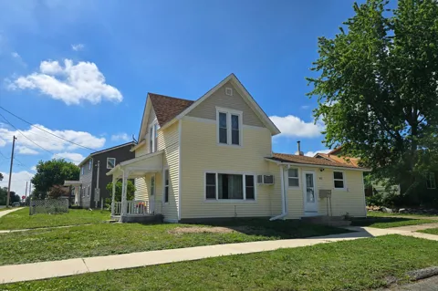 213 Fremont Street E