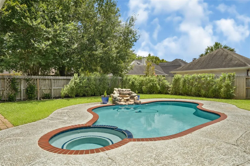 1327 Blackthorne Drive Houston, TX 77094