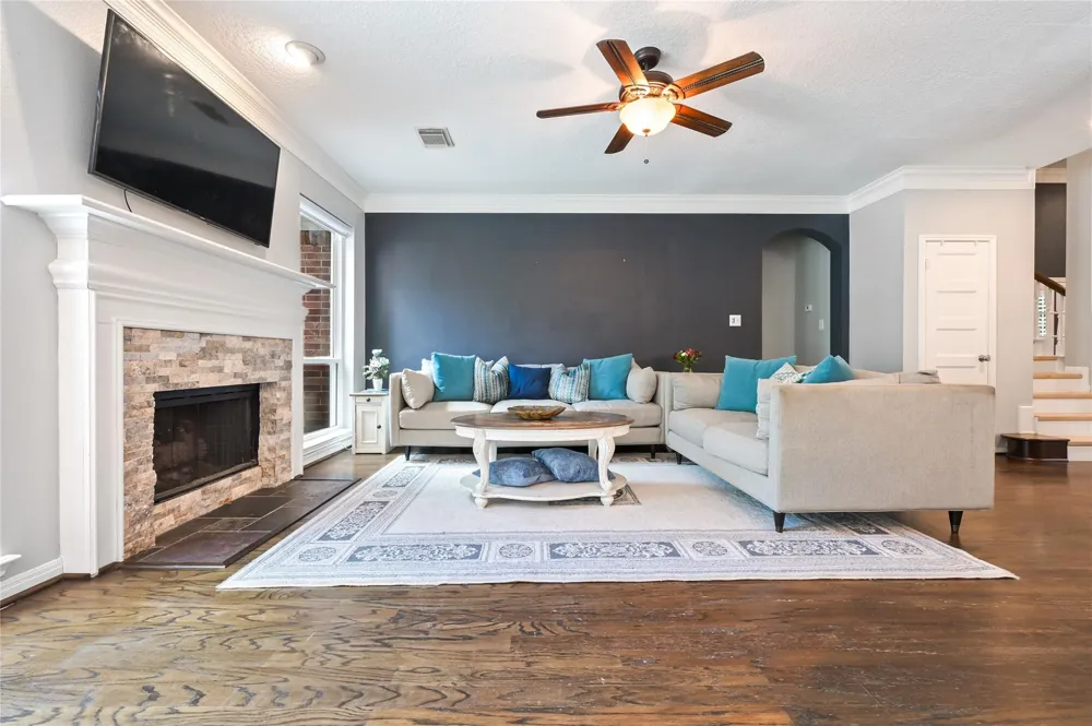 1327 Blackthorne Drive Houston, TX 77094