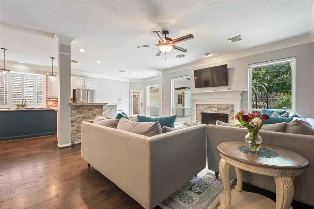 1327 Blackthorne Drive Houston, TX 77094