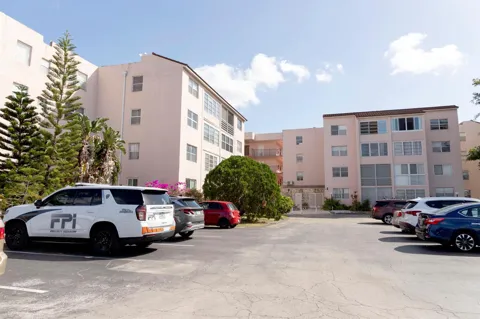 2851 Somerset Drive #116 E