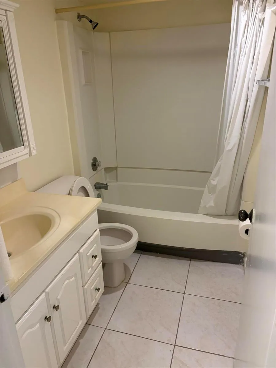 4210 NW 21st Street #117 Lauderhill, FL 33313
