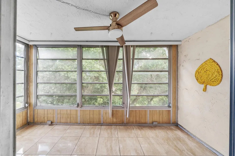 3070 NW 48th Terrace #405 Lauderdale Lakes, FL 33313