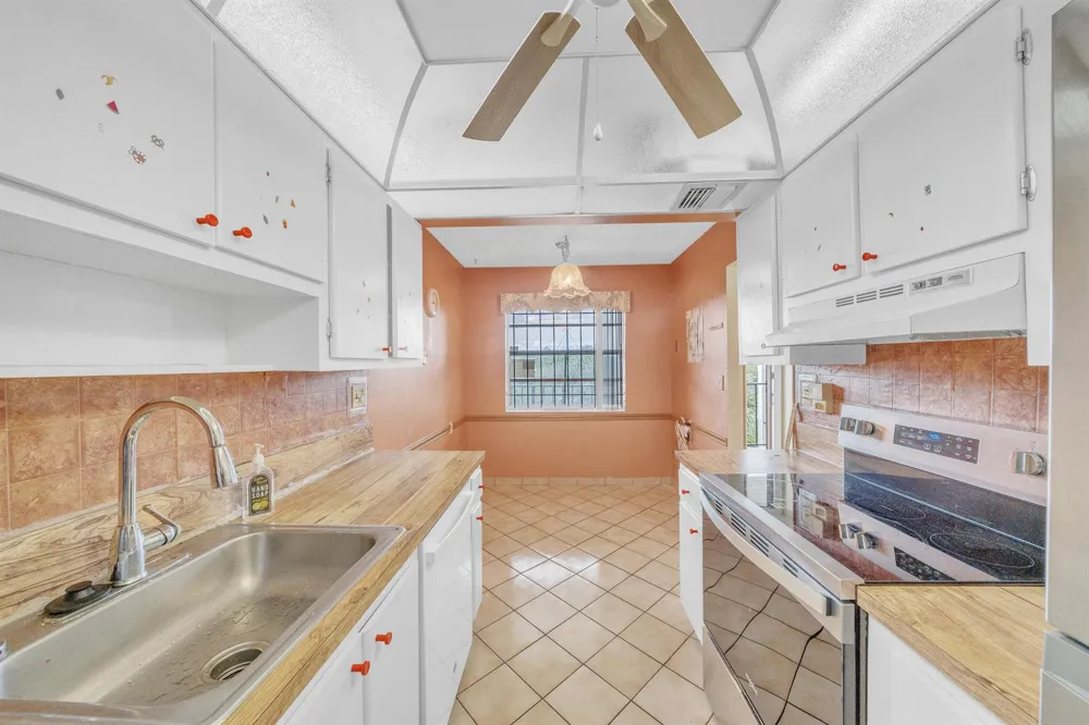 3070 NW 48th Terrace #405 Lauderdale Lakes, FL 33313