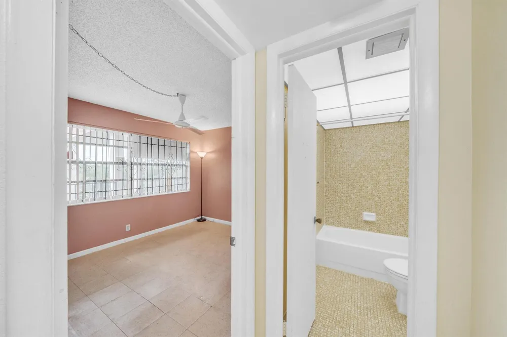3070 NW 48th Terrace #405 Lauderdale Lakes, FL 33313