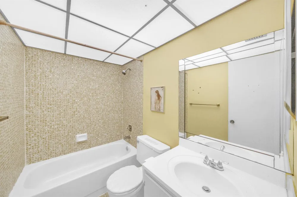 3070 NW 48th Terrace #405 Lauderdale Lakes, FL 33313