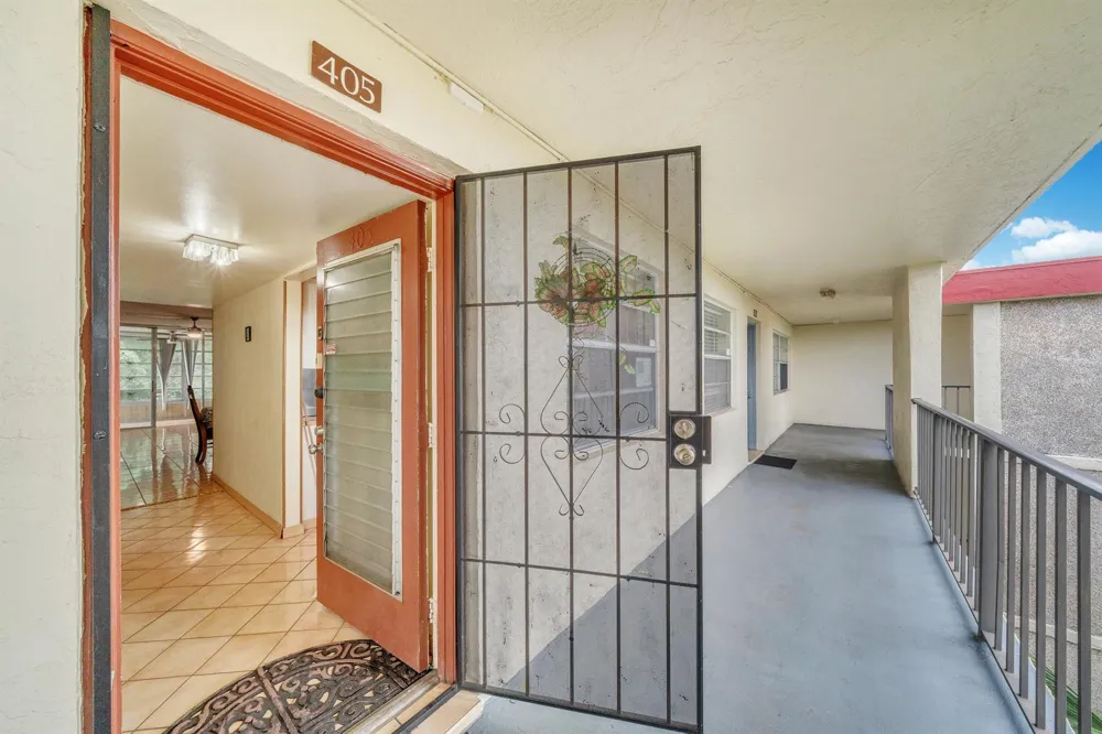 3070 NW 48th Terrace #405 Lauderdale Lakes, FL 33313