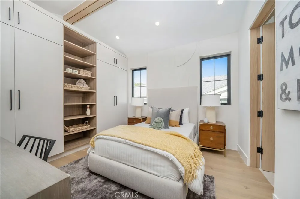 12207 Valleyheart Drive Studio City, CA 91604