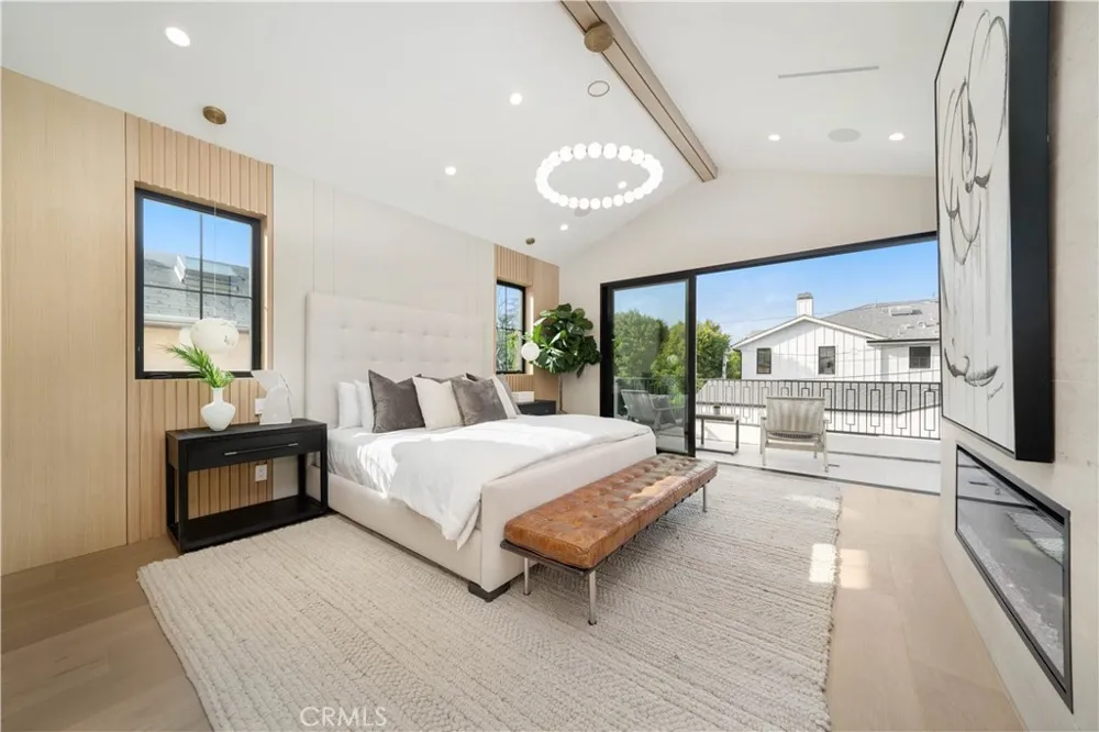 12207 Valleyheart Drive Studio City, CA 91604