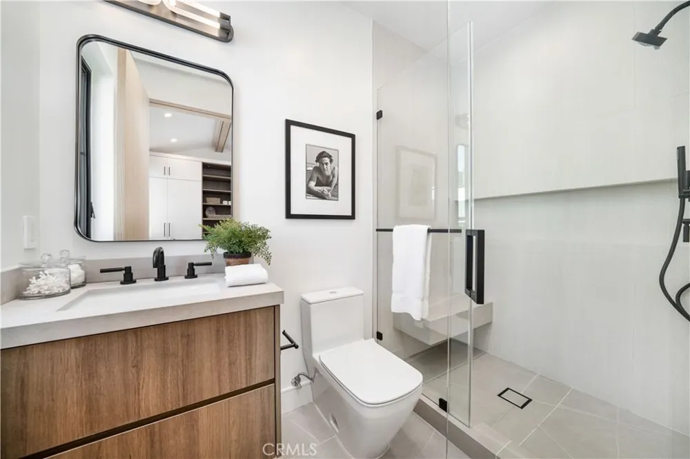 12207 Valleyheart Drive Studio City, CA 91604