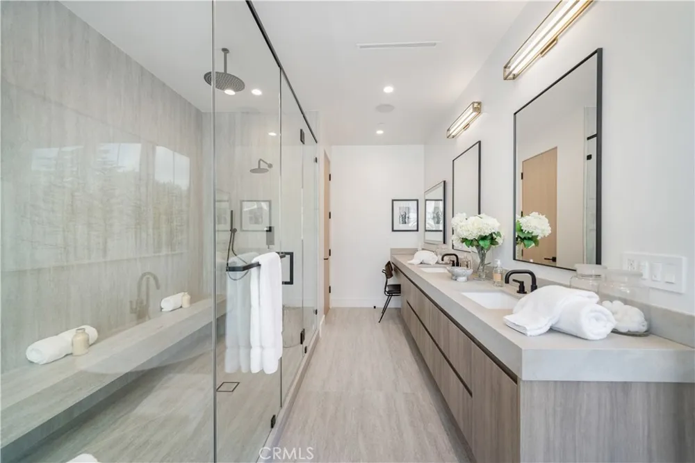 12207 Valleyheart Drive Studio City, CA 91604