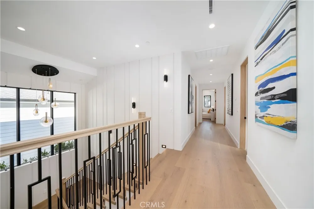 12207 Valleyheart Drive Studio City, CA 91604