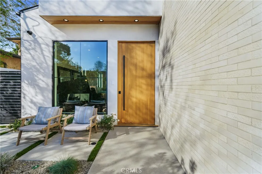 12207 Valleyheart Drive Studio City, CA 91604