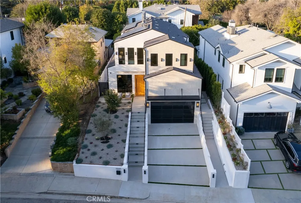 12207 Valleyheart Drive Studio City, CA 91604