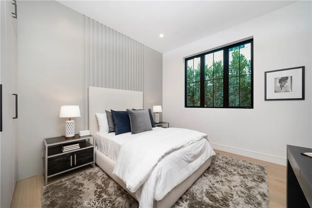 12207 Valleyheart Drive Studio City, CA 91604