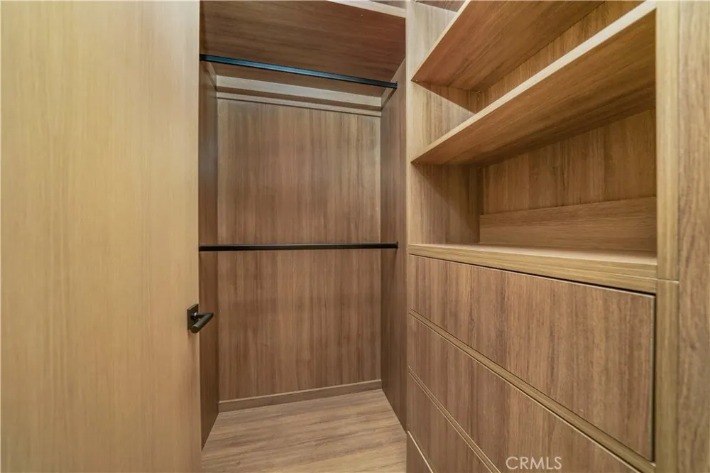 12207 Valleyheart Drive Studio City, CA 91604