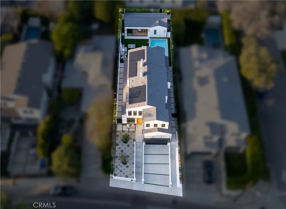 12207 Valleyheart Drive Studio City, CA 91604