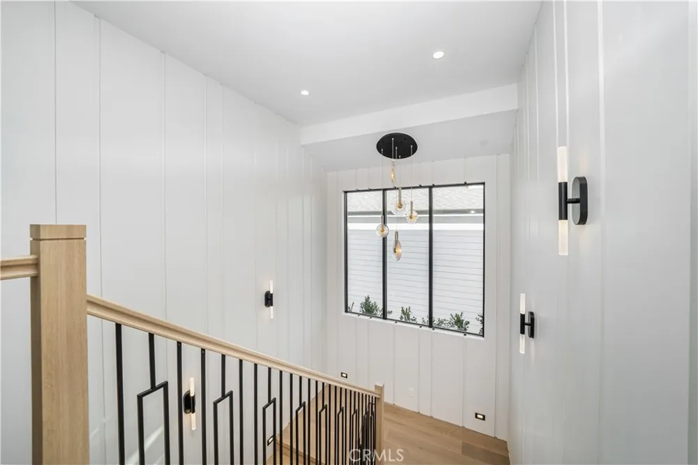 12207 Valleyheart Drive Studio City, CA 91604