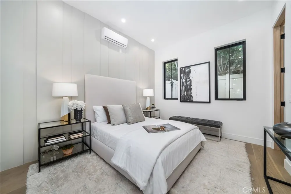 12207 Valleyheart Drive Studio City, CA 91604