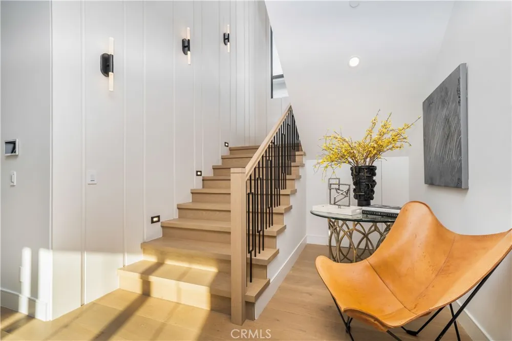 12207 Valleyheart Drive Studio City, CA 91604