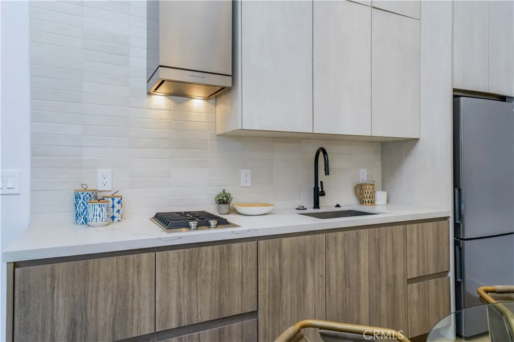 12207 Valleyheart Drive Studio City, CA 91604