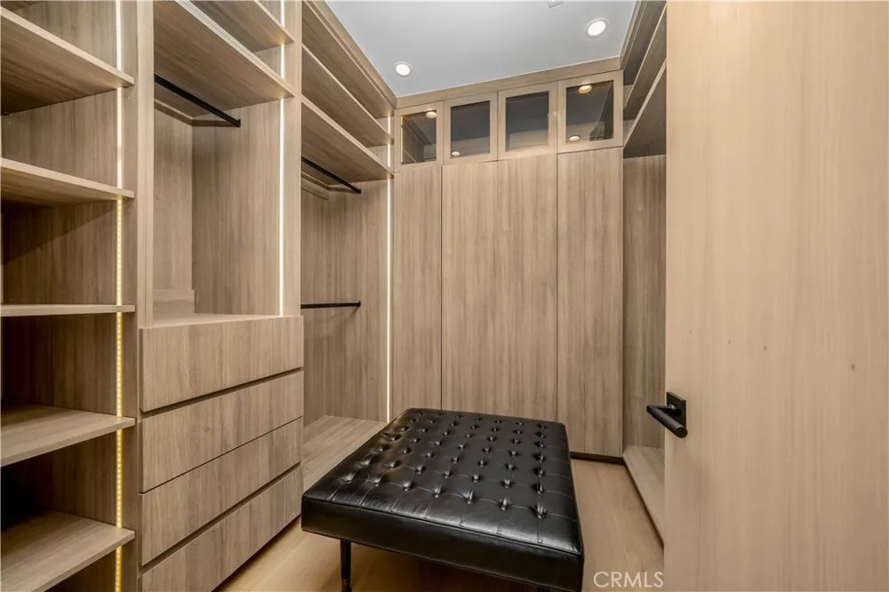 12207 Valleyheart Drive Studio City, CA 91604