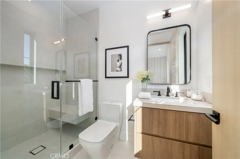 12207 Valleyheart Drive Studio City, CA 91604