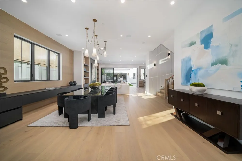 12207 Valleyheart Drive Studio City, CA 91604