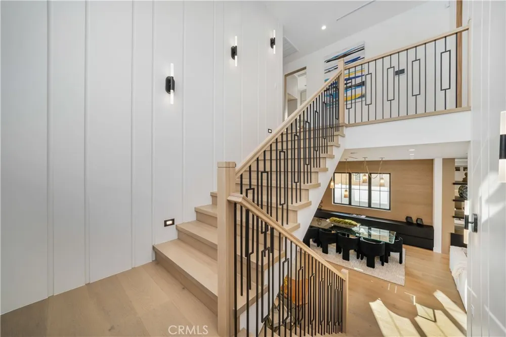 12207 Valleyheart Drive Studio City, CA 91604