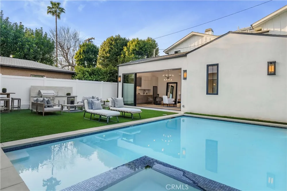 12207 Valleyheart Drive Studio City, CA 91604