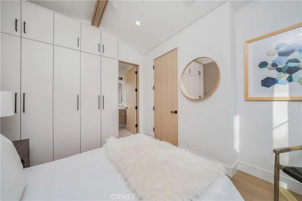 12207 Valleyheart Drive Studio City, CA 91604