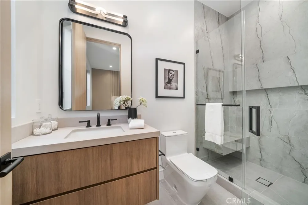 12207 Valleyheart Drive Studio City, CA 91604