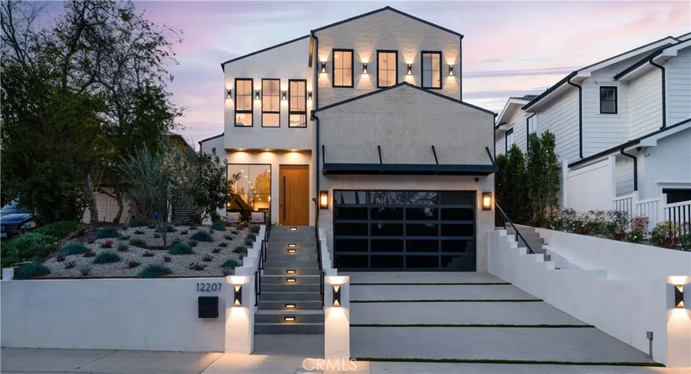 12207 Valleyheart Drive Studio City, CA 91604