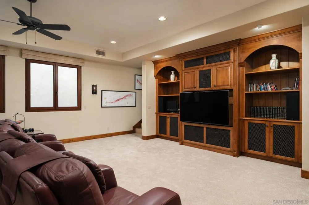 271 Ocean View Ave Del Mar, CA 92014