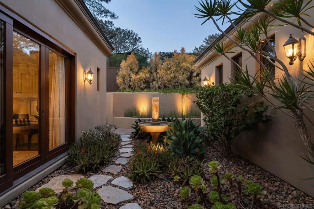 271 Ocean View Ave Del Mar, CA 92014