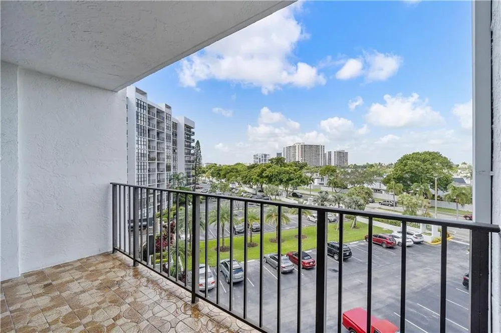 1000 Parkview Drive #507 Hallandale Beach, FL 33009