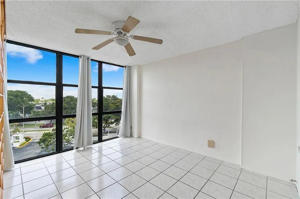 1000 Parkview Drive #507 Hallandale Beach, FL 33009