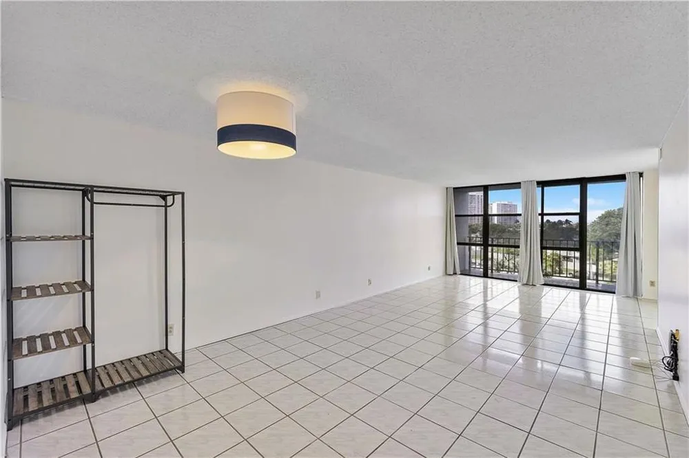 1000 Parkview Drive #507 Hallandale Beach, FL 33009