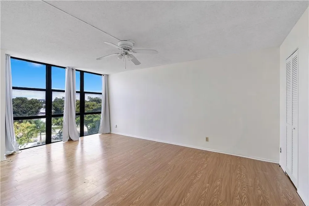 1000 Parkview Drive #507 Hallandale Beach, FL 33009