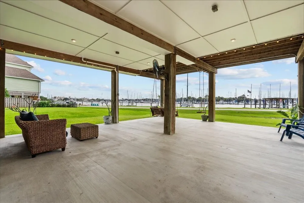 403 W Shore Drive Clear Lake Shores, TX 77565