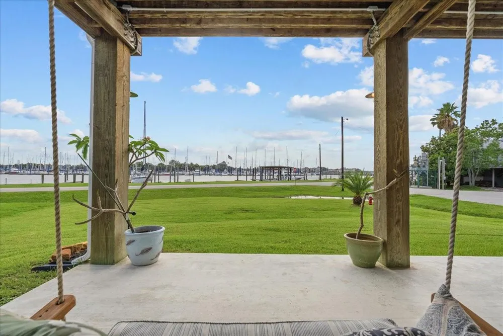 403 W Shore Drive Clear Lake Shores, TX 77565