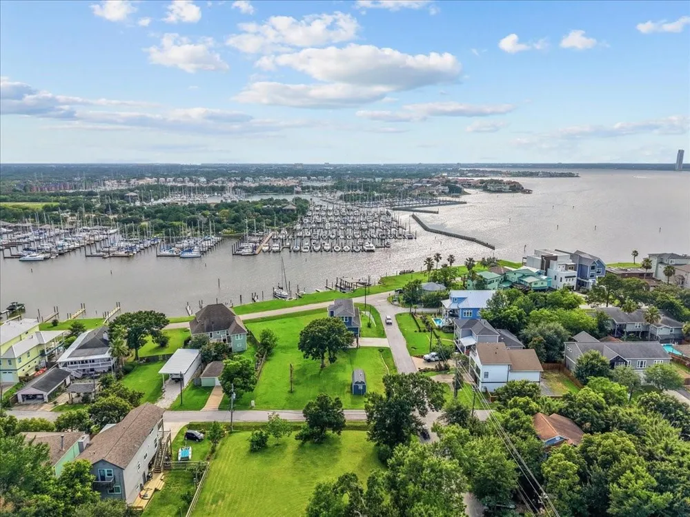 403 W Shore Drive Clear Lake Shores, TX 77565