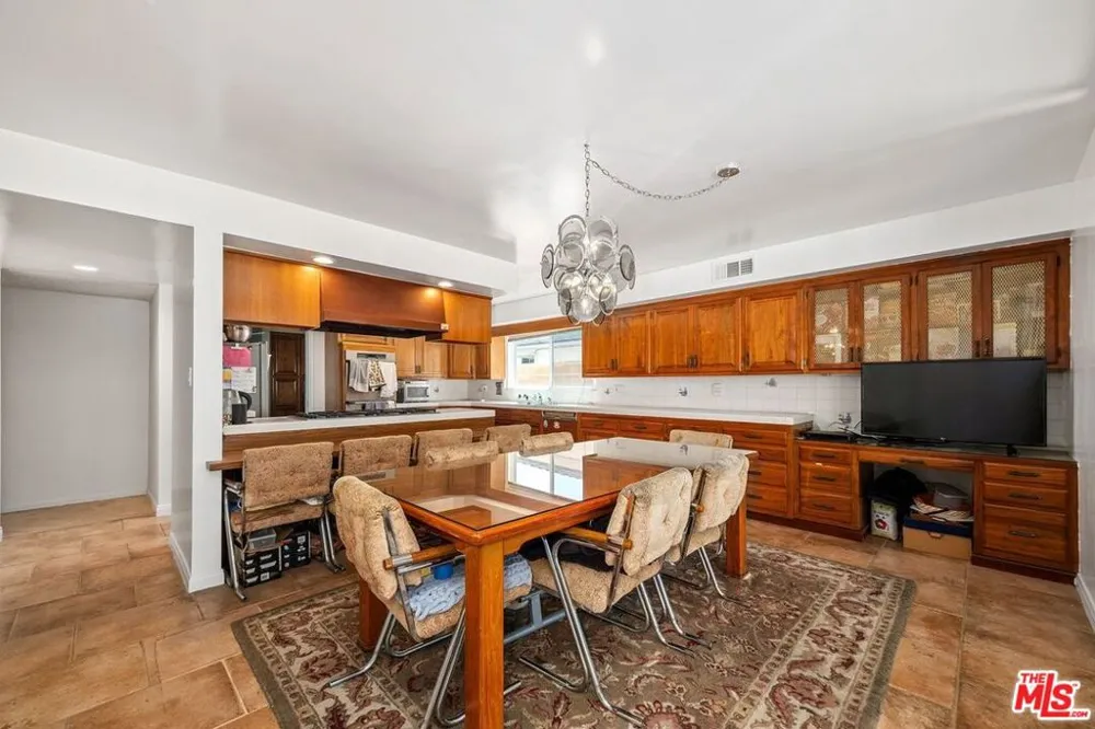 6505 S Halm Avenue Los Angeles, CA 90056