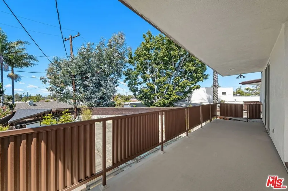 6505 S Halm Avenue Los Angeles, CA 90056