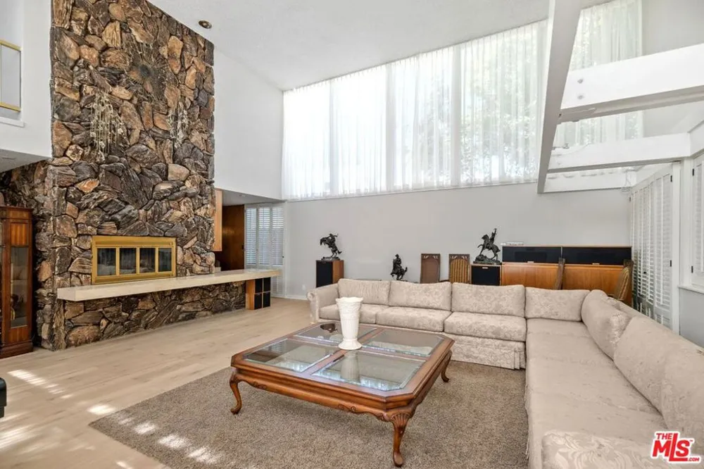 6505 S Halm Avenue Los Angeles, CA 90056