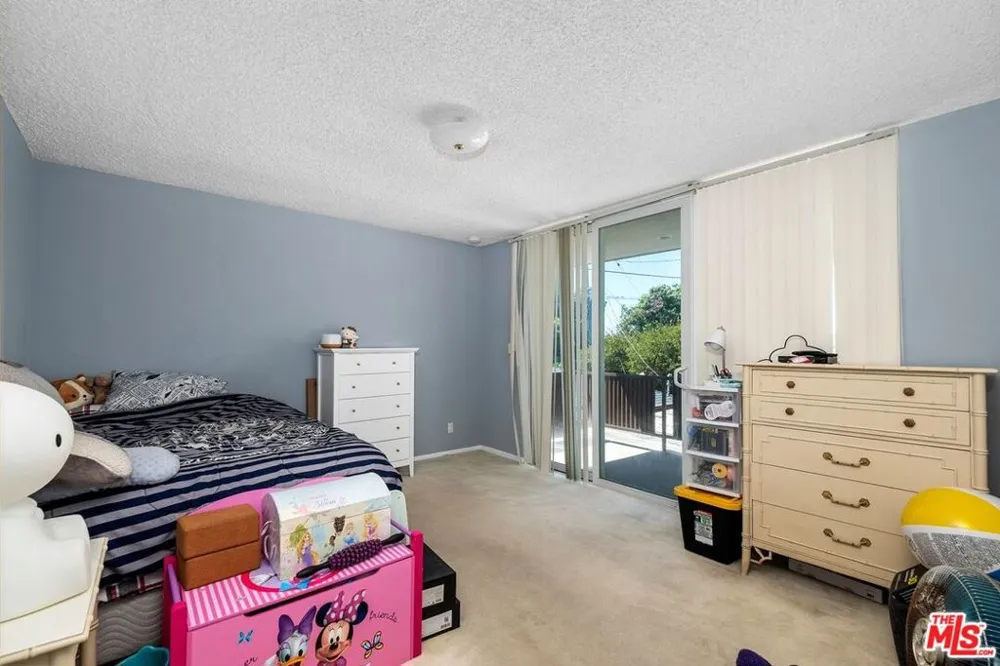 6505 S Halm Avenue Los Angeles, CA 90056
