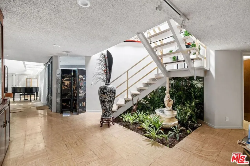 6505 S Halm Avenue Los Angeles, CA 90056
