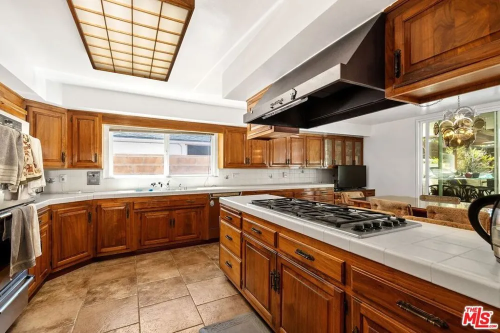 6505 S Halm Avenue Los Angeles, CA 90056