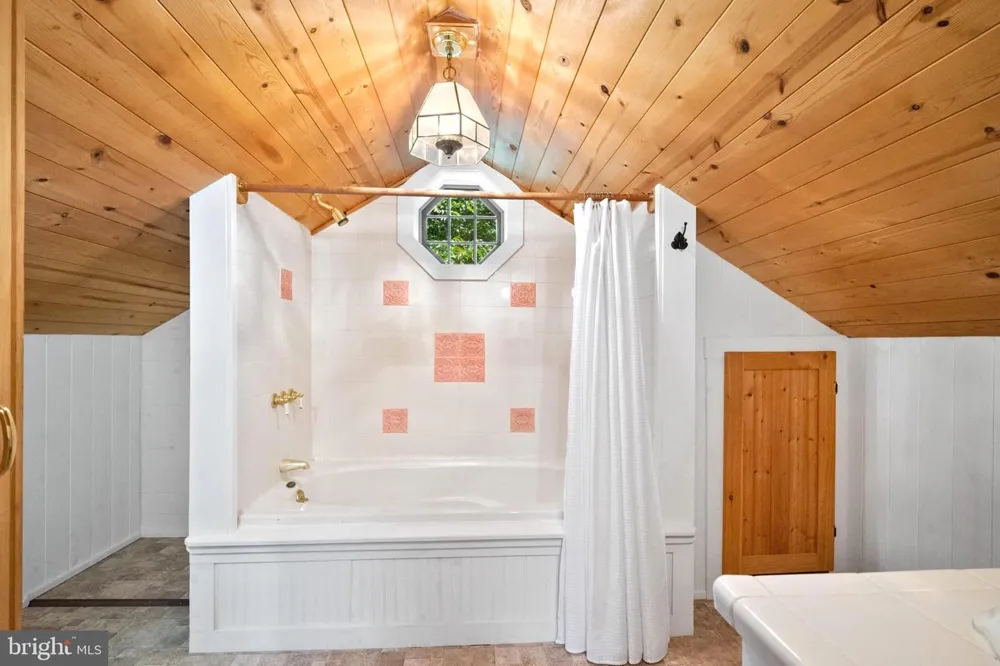 145 WEAKLEY LANE Stanley, VA 22851